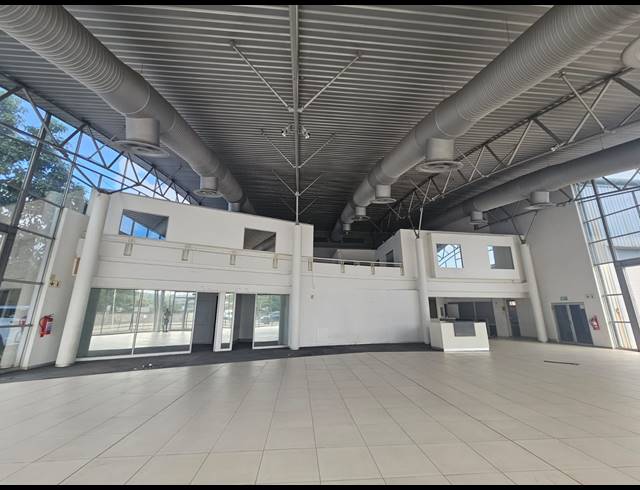 1,842M² SHOWROOM TO LET IN BRUMA